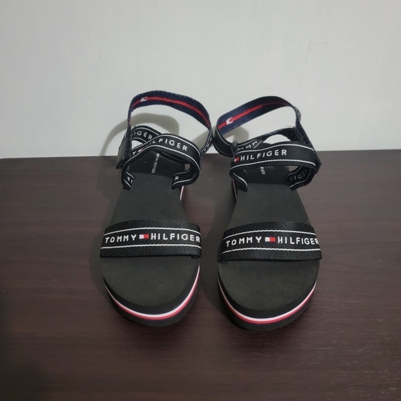 Tommy Hilfiger Women’s Black Velcro Strap ‘Adia’ Platform Sandals - Picture 3 of 7